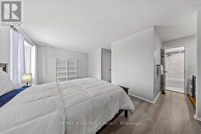 29318250/294-valade-crescent/fallingbrookpineridge/ottawa/ontario/K4A2X3_19