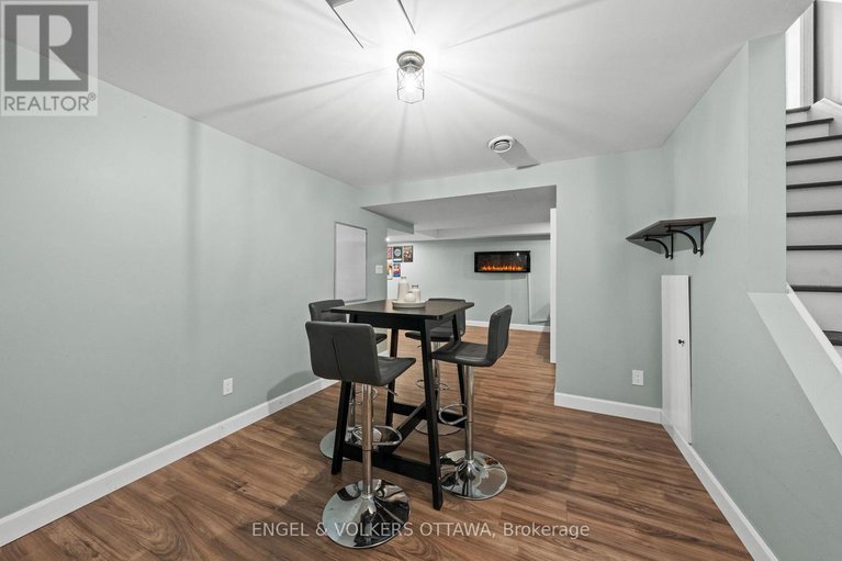 29593963/129-corvinelli-crescent/village-of-russell/russell/ontario/K4R1G4_32