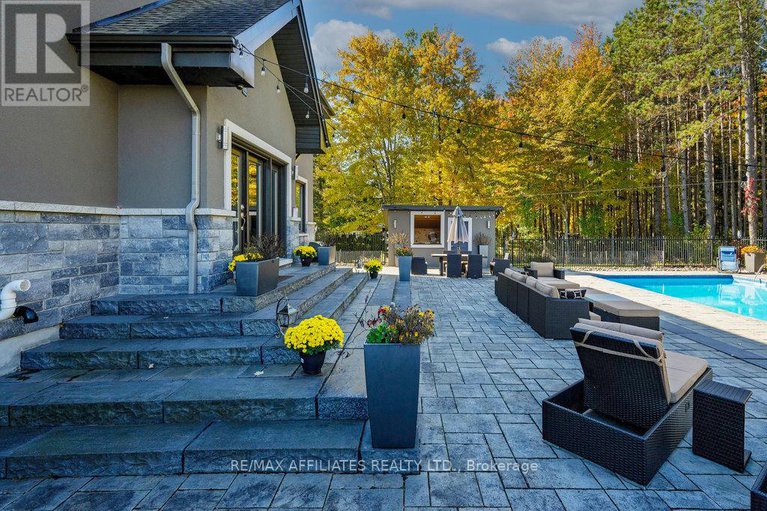 28142173/2284-summerside-drive/manotick-east-to-manotick-station/ottawa/ontario/K4M1B4_45