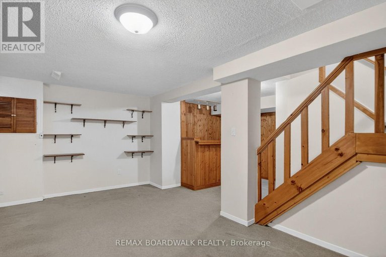 29631192/10-47-sunridge-lane/on-the-green/ottawa/ontario/K2J2N9_36