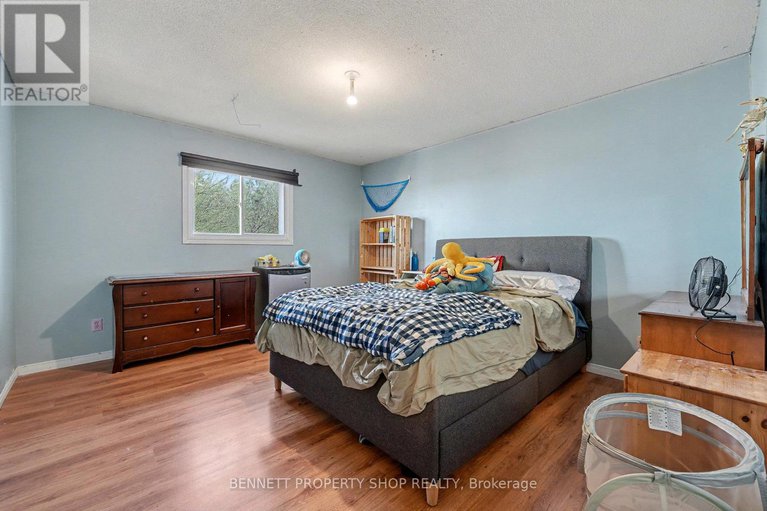 29142676/6070-fourth-line-road/rideau-twp-w-of-hwy-16-north-of-reg-rd-6/ottawa/ontario/K0A2T0_13