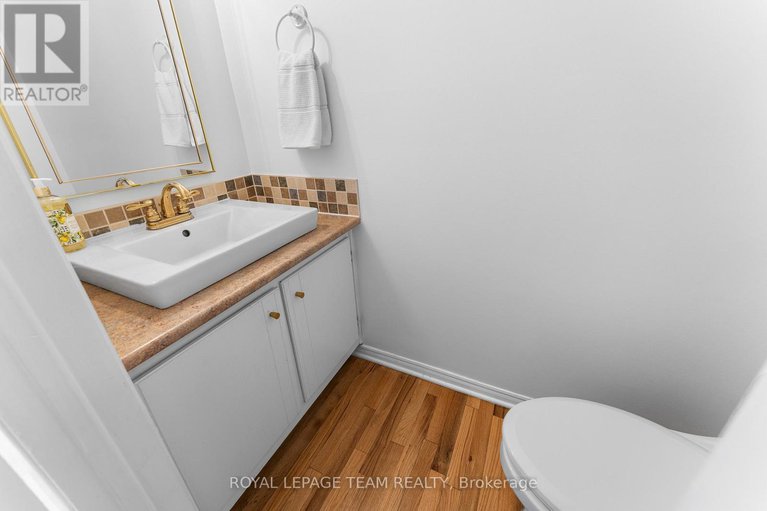 28234836/107-melanie-crescent/glencairnhazeldean/ottawa/ontario/K2L2E4_15
