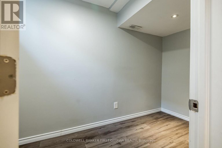 28805520/170-flowing-creek-circle/emerald-meadowstrailwest/ottawa/ontario/K2M0K2_33