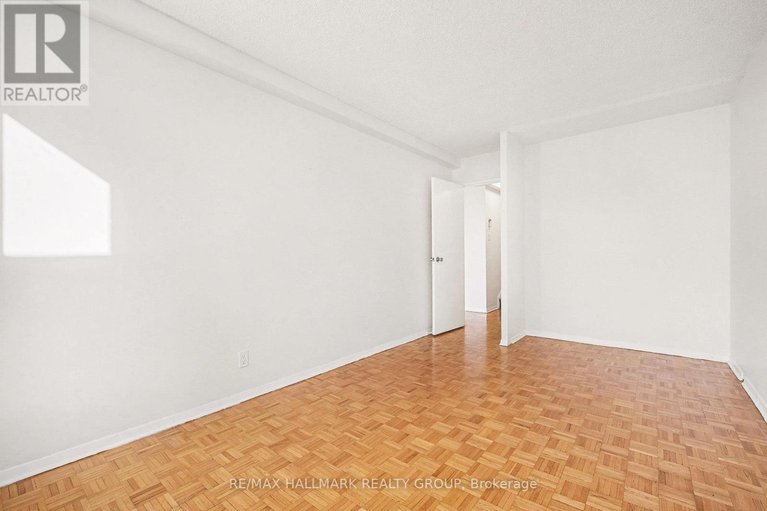 29208342/350-505-st-laurent-boulevard/viscount-alexander-park/ottawa/ontario/K1K3X4_19