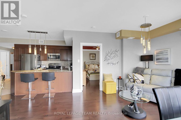 28584984/1104-90-landry-street-w/vanier/ottawa/ontario/K1L0A9_15