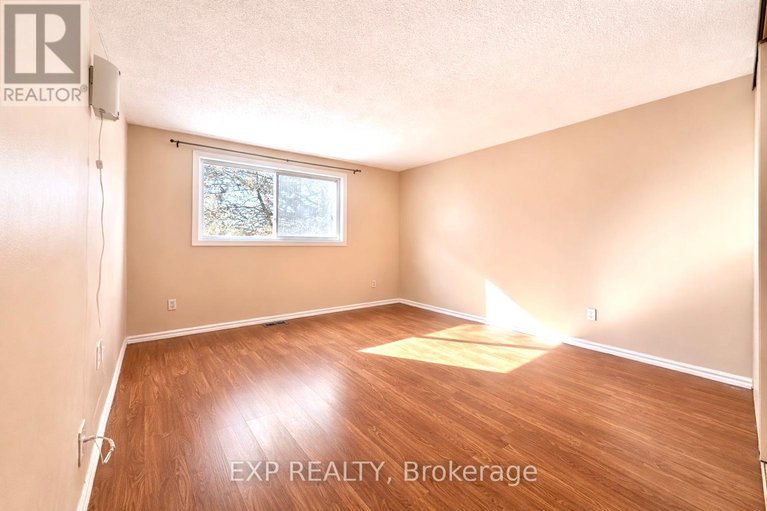 29445569/11c-sonnet-crescent/westcliffe-estates/ottawa/ontario/K2H8W8_27