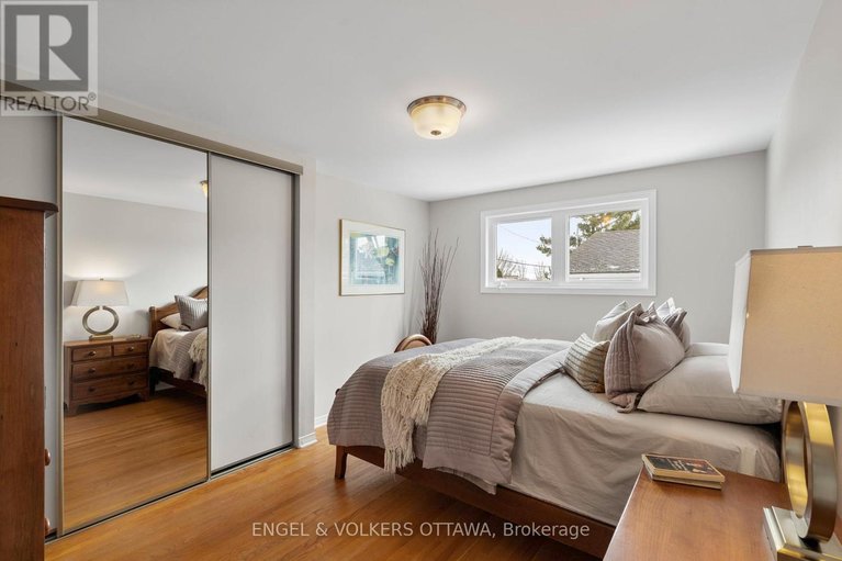 29579181/2125-valley-drive/elmvale-acresurbandale/ottawa/ontario/K1G2P6_17