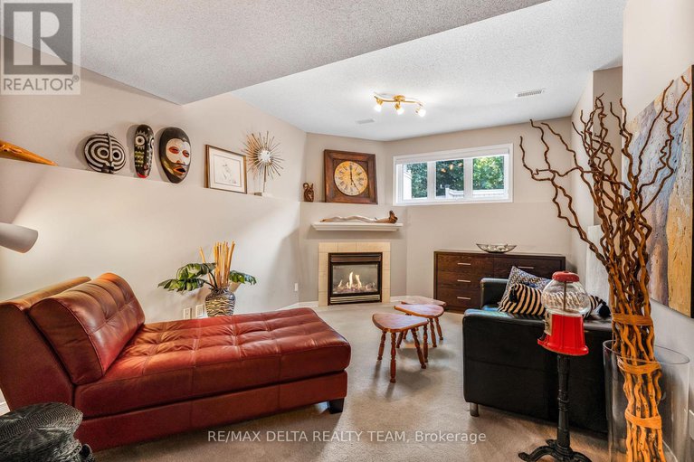 28779115/116-gladeview-private/upper-hunt-club/ottawa/ontario/K1T4C5_24