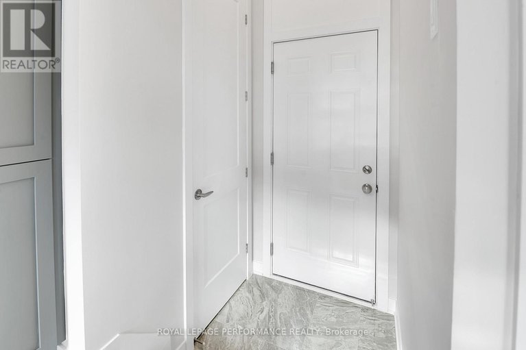 28336168/116-pizzicato-street/mer-bleuebradley-estatesanderson-park/ottawa/ontario/K1W0S2_24