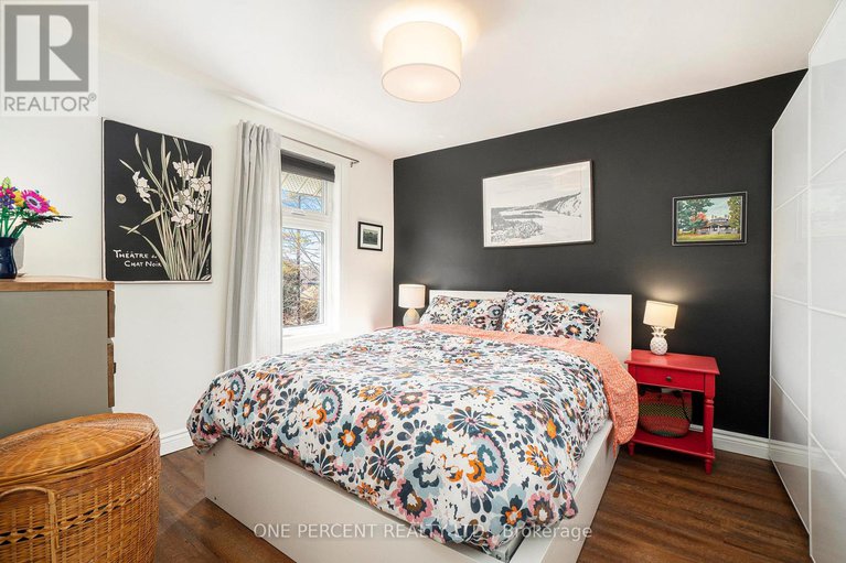 28412213/266-bradley-avenue/vanier/ottawa/ontario/K1L7E9_17