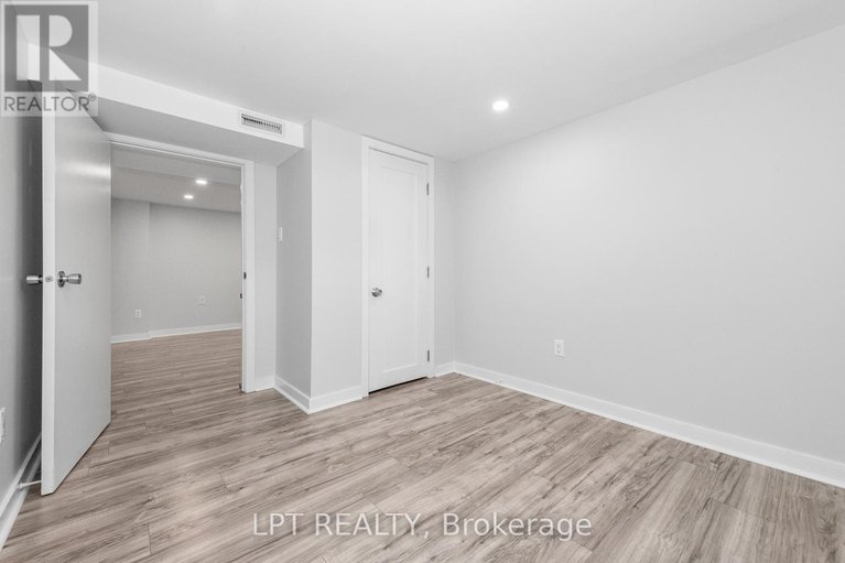 28384629/5-attwood-crescent/city-viewskylinefisher-heightsparkwood-hills/ottawa/ontario/K2E5B1_31