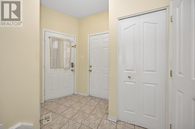 29154825/2004-breezewood-street/notting-hillsummerside/ottawa/ontario/K4A4S6_2