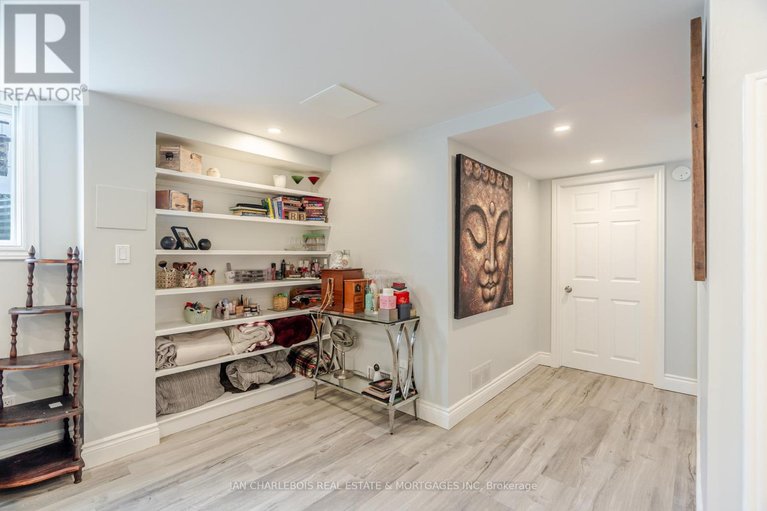 28596144/5616-akins-road-nw/btwn-franktown-rd-fallowfield-rd/ottawa/ontario/K2S1B8_20
