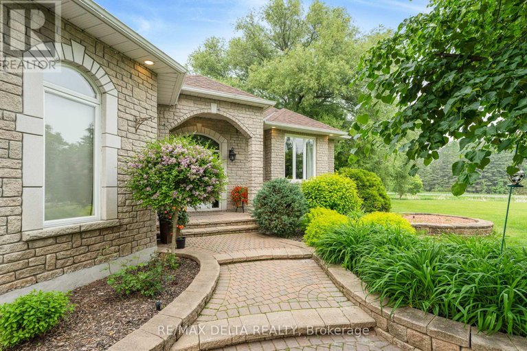 28438400/1819-baseline-road/clarencerockland-twp/clarence-rockland/ontario/K0A1N0_1