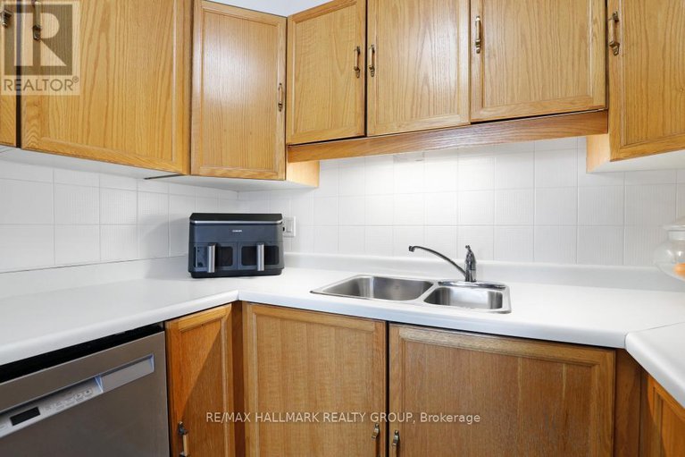 28435230/8-3-stonebank-crescent/westcliffe-estates/ottawa/ontario/K2H9M2_15