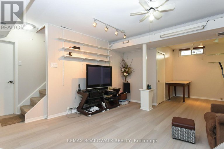 29331899/323-fullerton-avenue/overbrookcastle-heights/ottawa/ontario/K1K1K2_42