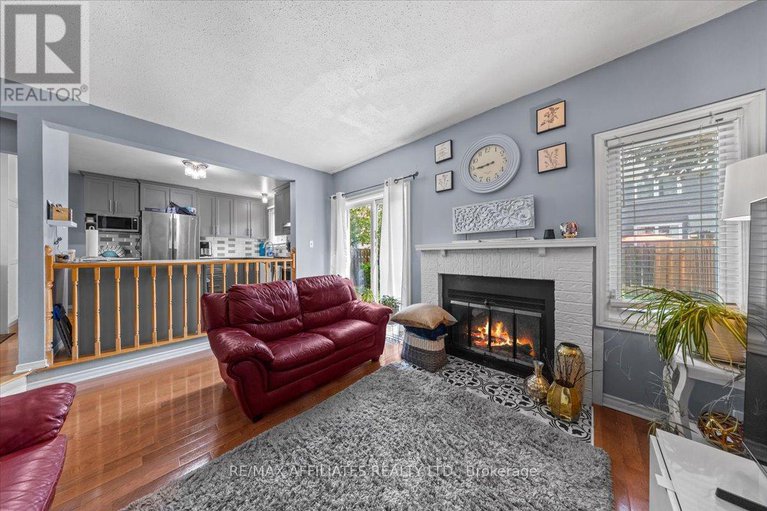 28862434/300-sylvie-terrace/bilberry-creekqueenswood-heights/ottawa/ontario/K1E3M2_15