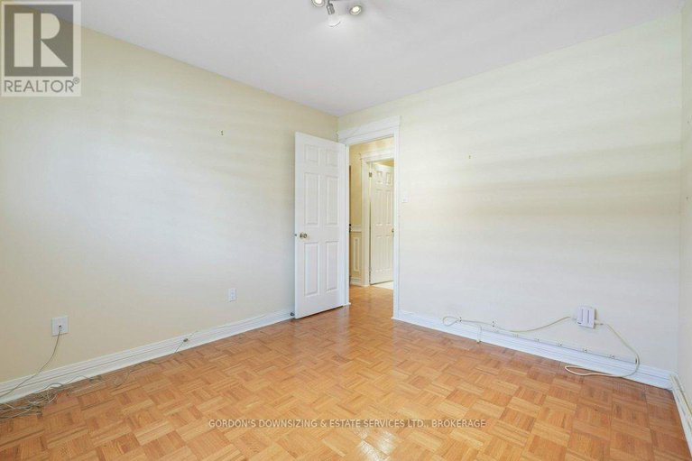 28970539/30-chickasaw-crescent/bridlewood/ottawa/ontario/K2M1M5_32