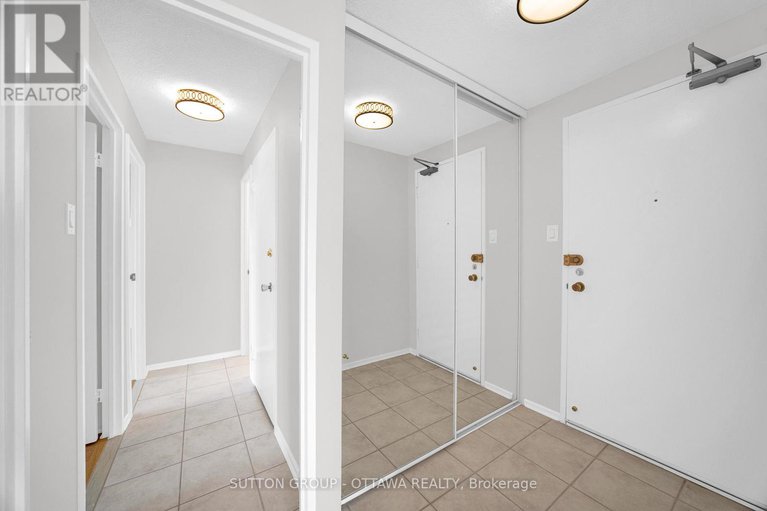 28727418/711-1171-ambleside-drive/woodroffe/ottawa/ontario/K2B8E1_9