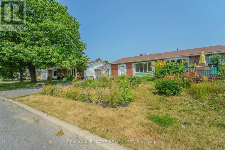 28708608/208-old-colony-road-e/glencairnhazeldean/ottawa/ontario/K2L1M7_3