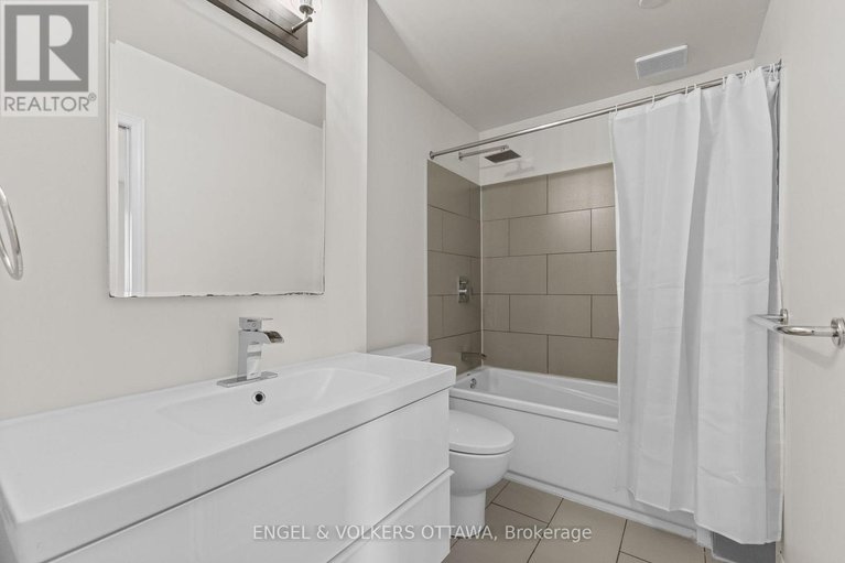 28573649/1129-chimney-hill-way/beacon-hill-south/ottawa/ontario/K1J8Z7_23