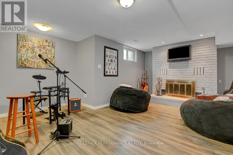 28805867/124-des-pins-street/village-of-russell/russell/ontario/K4R1C5_29