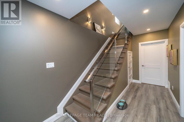 28679095/51-aylen-avenue/woodroffe/ottawa/ontario/K2A3P6_34