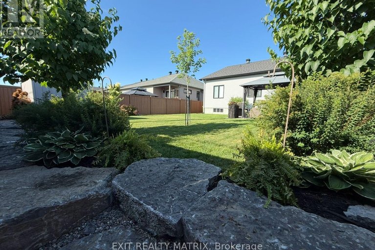 29604235/56-nancy-street/embrun/russell/ontario/K0A1W0_21