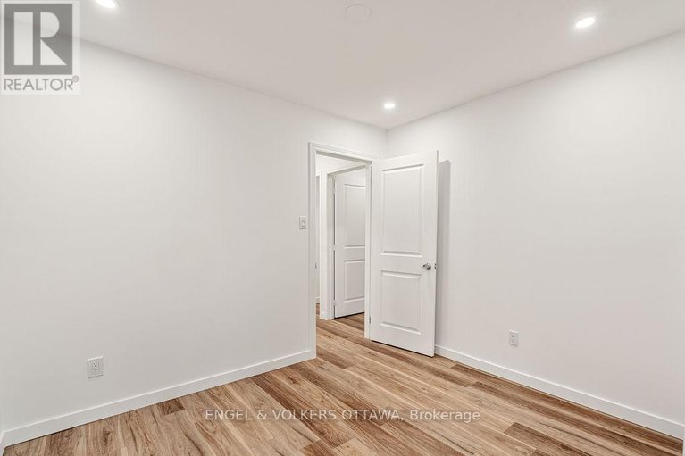 28918129/12-bayside-private/mooneys-bayriverside-park/ottawa/ontario/K1V9R3_30