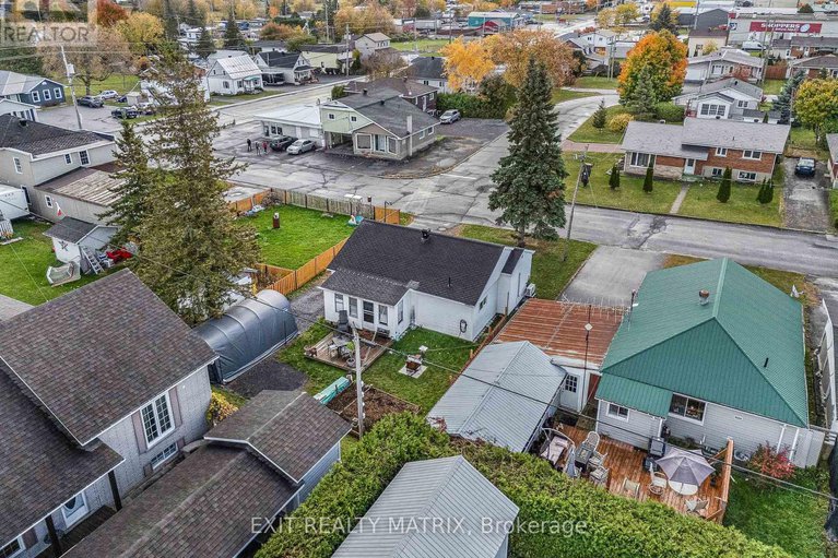 29015888/17-victoria-street-w/alexandria/north-glengarry/ontario/K0C1A0_29
