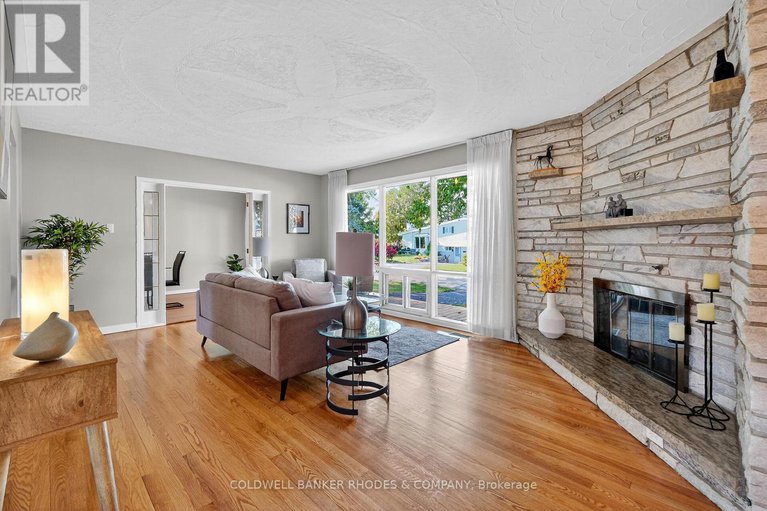 28912444/11-willeth-avenue/city-viewskylinefisher-heightsparkwood-hills/ottawa/ontario/K2E5C2_7