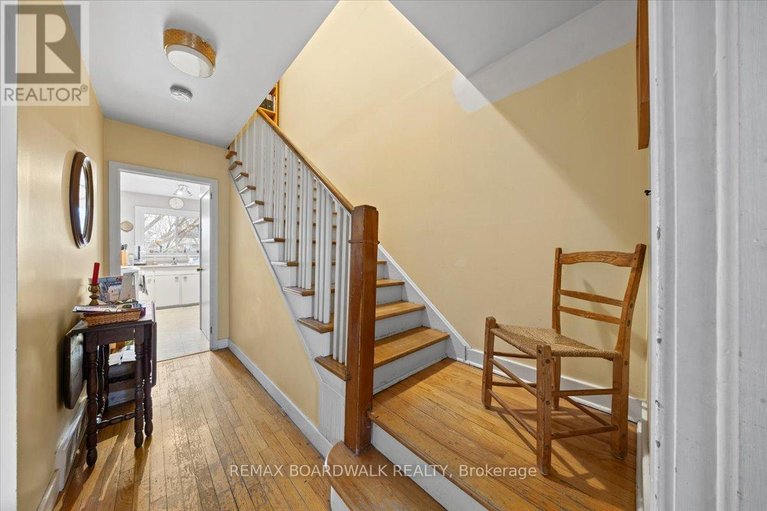 29467725/151-riverdale-avenue/old-ottawa-southrideau-gardens/ottawa/ontario/K1S1R1_34