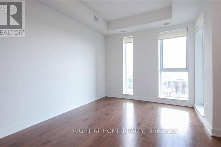 28668449/2306-40-nepean-street/ottawa-centre/ottawa/ontario/K2P0X5_15
