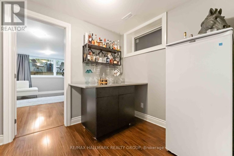 28931176/a-142-queen-mary-street/overbrookcastle-heights/ottawa/ontario/K1K1X5_25