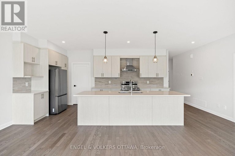 28643710/808-companion-crescent/mahogany-community/ottawa/ontario/K4M0X1_22