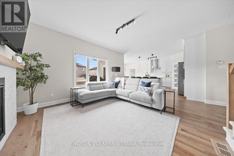 29402076/624-geneva-crescent/embrun/russell/ontario/K0A1W0_8