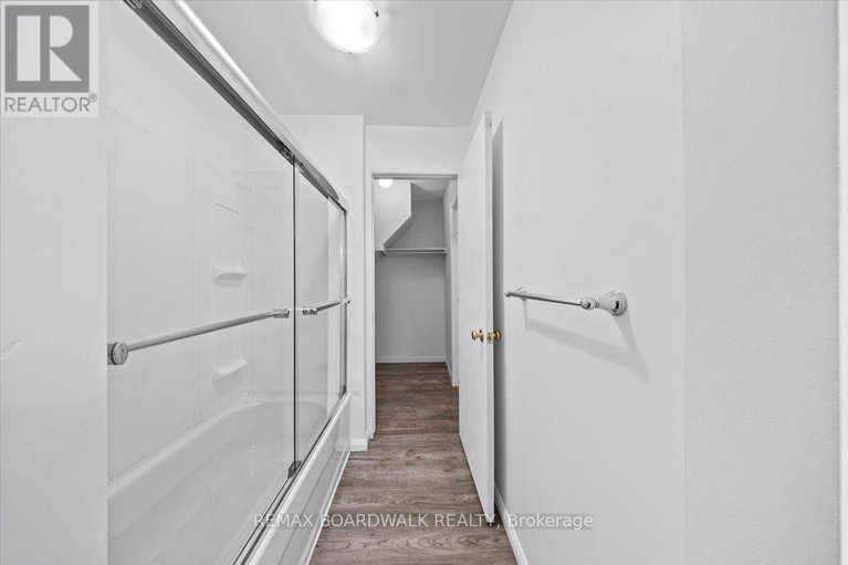 29445162/1513-thurlow-street/fallingbrookridgemount/ottawa/ontario/K4A2K9_69