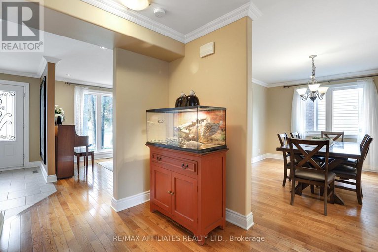 28820218/2347-briar-hill-drive/urbandale-acres/ottawa/ontario/K1H7A7_13