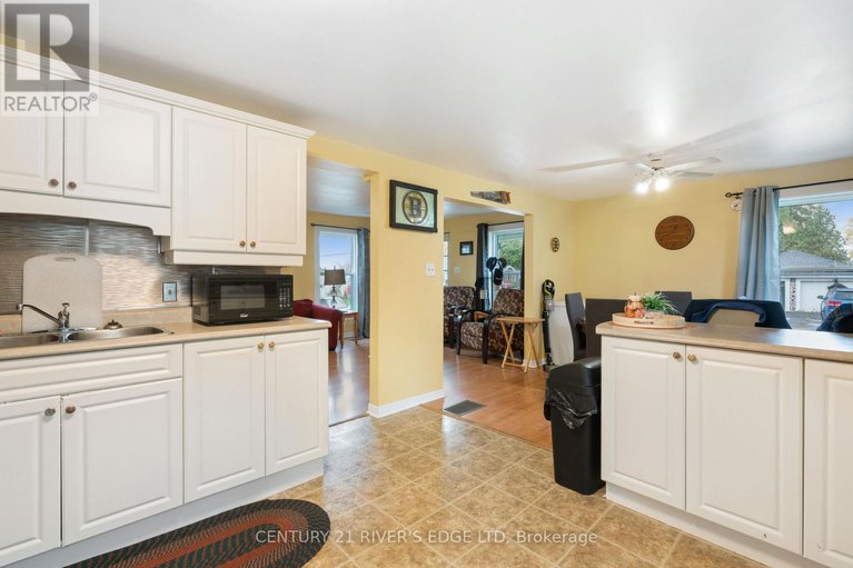 29055239/61-augusta-street/morrisburg/south-dundas/ontario/K0C1X0_12