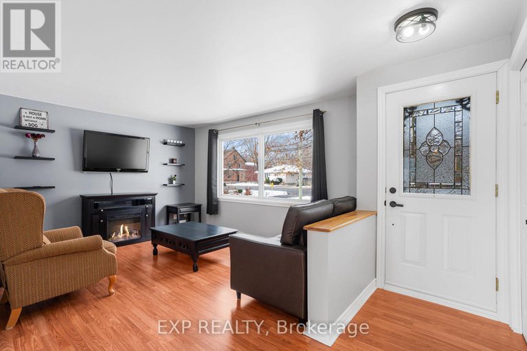 29139748/133-high-street/vankleek-hill/champlain/ontario/K0B1R0_4