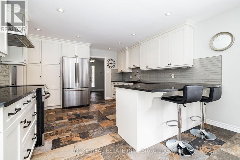 29449674/6492-waddion-drive/greely/ottawa/ontario/K4P1E7_24