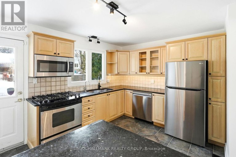 29419869/145-larkin-drive/pheasant-run/ottawa/ontario/K2J1J1_12