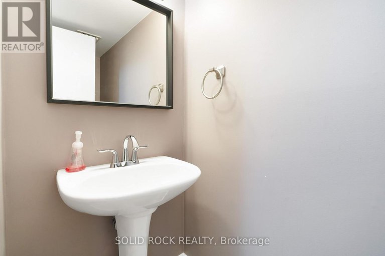 29105318/386-vince-drive/bilberry-creekqueenswood-heights/ottawa/ontario/K1E2E3_8