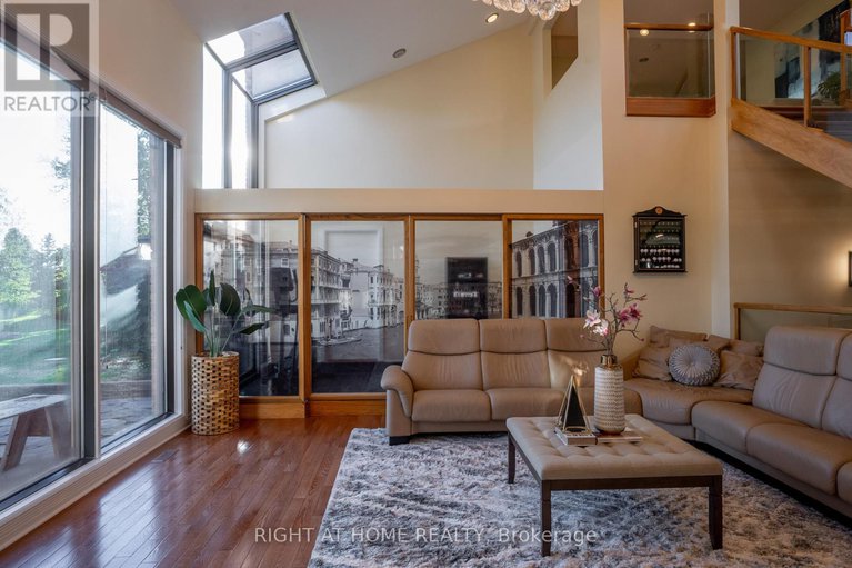 29001389/5-burnt-tree-court/cedar-hillorchard-estates/ottawa/ontario/K2R1B8_11
