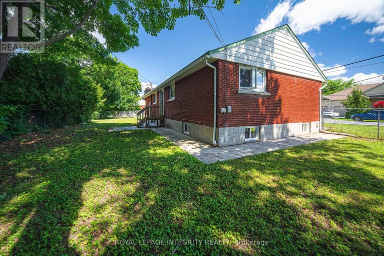 28649206/18-sullivan-avenue/meadowlandscrestview/ottawa/ontario/K2G1T3_47