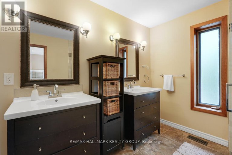 28857388/5498-edgewater-drive/manotick-east-to-manotick-station/ottawa/ontario/K4M1B4_27
