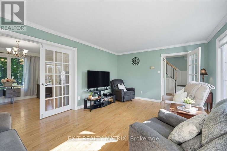 28933679/159-dunlop-crescent/village-of-russell/russell/ontario/K4R1B3_5