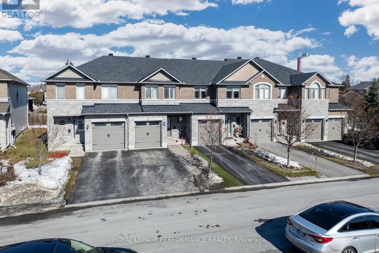 29464157/511-voie-du-pin-rouge-way/mer-bleuebradley-estatesanderson-park/ottawa/ontario/K1W0C4_1