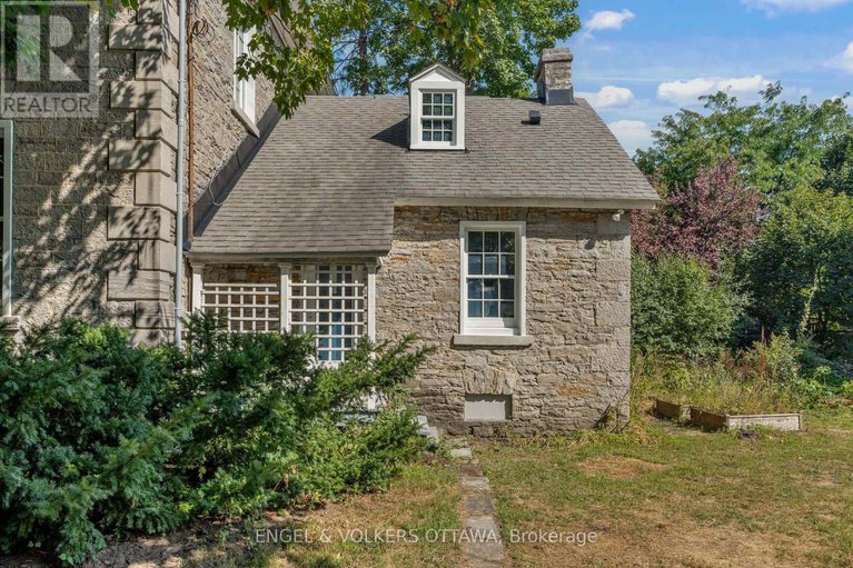 28835808/71-thomas-street/new-edinburgh/ottawa/ontario/K1M1M7_6