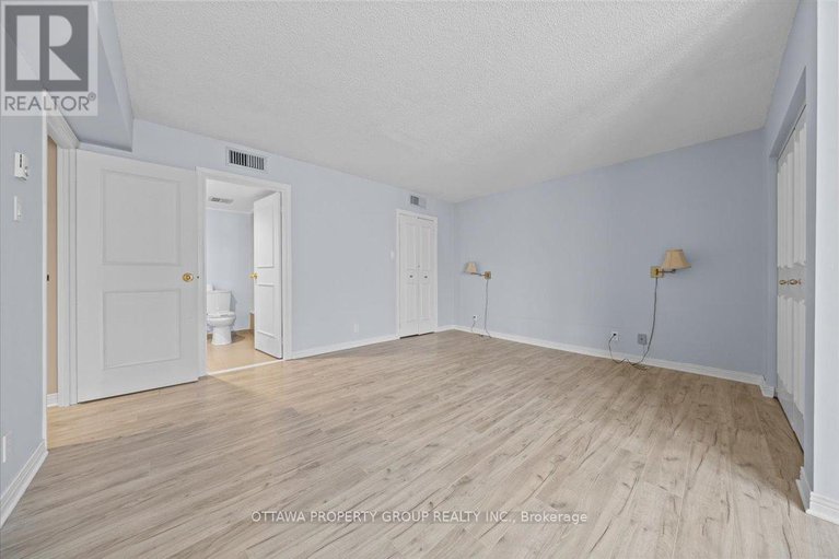 29191218/402-215-somerset-street-w/ottawa-centre/ottawa/ontario/K2P0J1_13